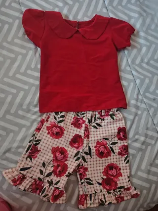 Conjunto niña top rojo y pantalón estampado