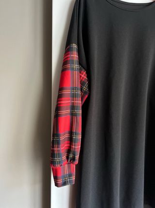 Abito con maniche a quadri