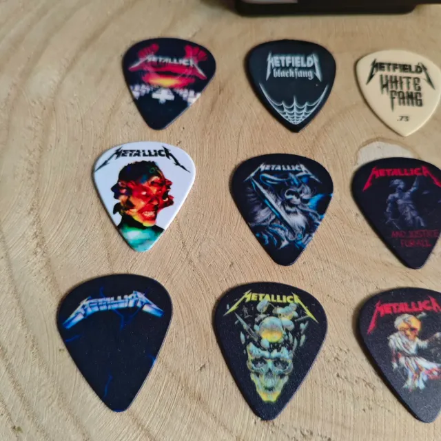 Pack 12 púas Metallica + caja