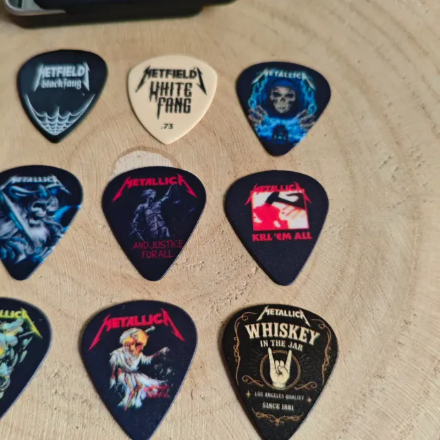 Pack 12 púas Metallica + caja