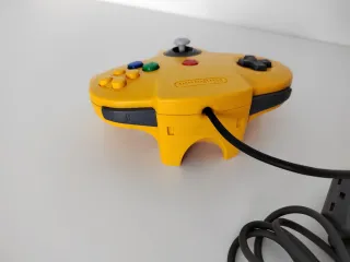 Mando amarillo Nintendo 64