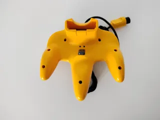Mando amarillo Nintendo 64