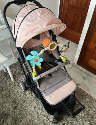 Carro de bebé rosa y gris