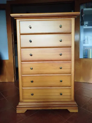 Cajonera de madera para dormitorio