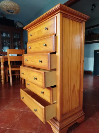 Cajonera de madera para dormitorio