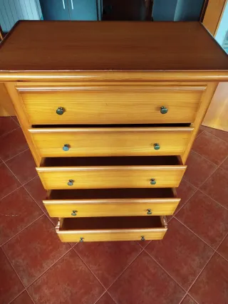 Cajonera de madera para dormitorio