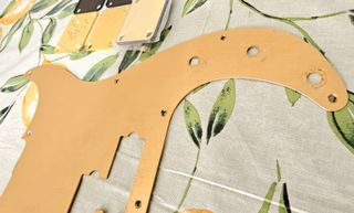 Golpeador Fender Vintera 50' Precision + neckplate