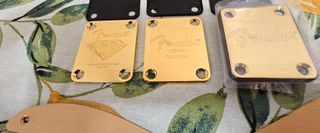 Golpeador Fender Vintera 50' Precision + neckplate