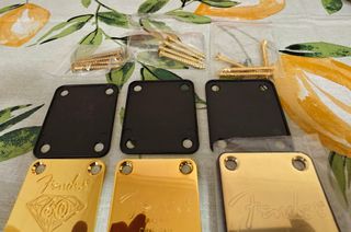 Golpeador Fender Vintera 50' Precision + neckplate