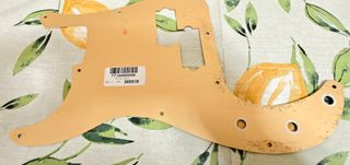 Golpeador Fender Vintera 50' Precision + neckplate