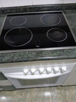 Modelo HC490ME Horno, Vitrocerámica Teka