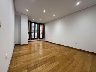 Piso en alquiler en Centro en Gijón