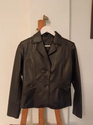 Americana polipiel negra