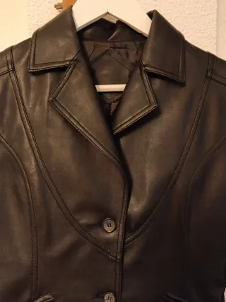 Americana polipiel negra