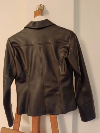 Americana polipiel negra