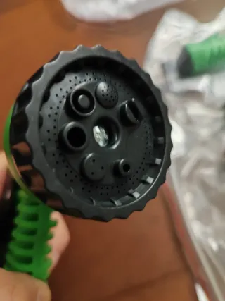 Pistola de riego verde nueva a estrenar