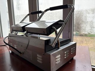 Sandwichera doble casi nueva