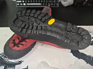 Zara x Vibram Zapatillas Deportivas Rojo/Negro