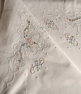 Juego sábanas bordado floral blanco