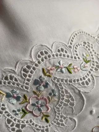 Juego sábanas bordado floral blanco