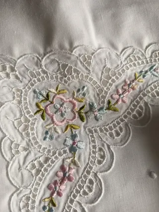 Juego sábanas bordado floral blanco