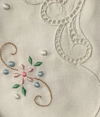 Juego sábanas bordado floral blanco