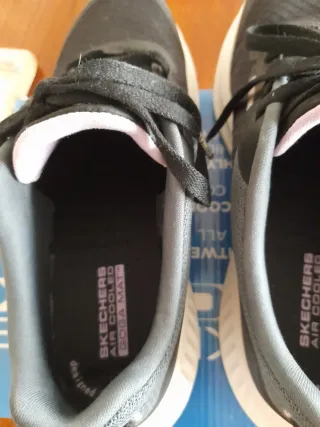 Zapatillas Skechers Negras y Rosas