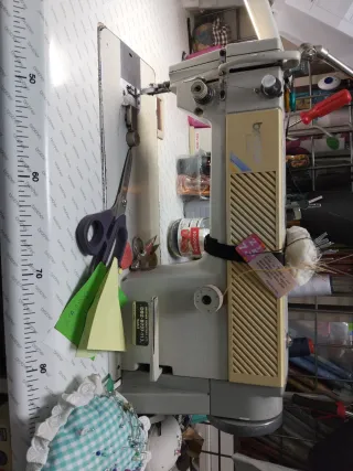 Máquina de coser industrial Refrey