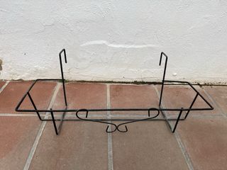 Jardinera de hierro negra