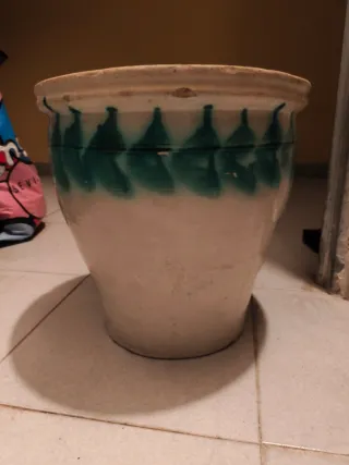 Maceta antigua terracota verde y blanca