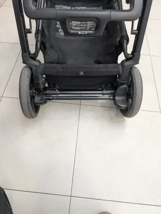 Carrito y Capazo Inglesina Aptica Gris