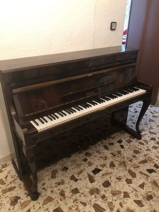 Piano vertical madera oscura