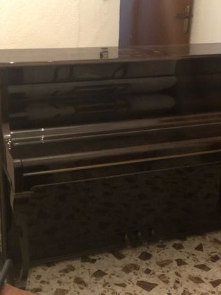 Piano vertical madera oscura