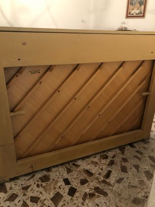 Piano vertical madera oscura