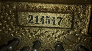 Piano vertical madera oscura