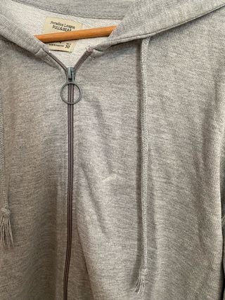 Sudadera con cremallera gris Pull&Bear Talla L