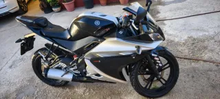 Yamaha YZF 125R Sportbike Negra/Plata