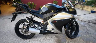 Yamaha YZF 125R Sportbike Negra/Plata