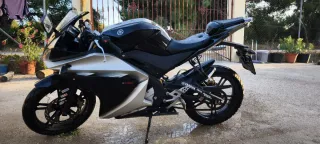 Yamaha YZF 125R Sportbike Negra/Plata