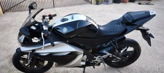 Yamaha YZF 125R Sportbike Negra/Plata