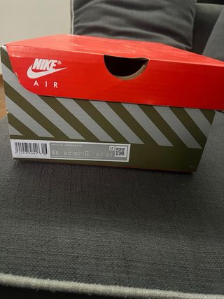 Nike Air Max en blanco y violeta persa