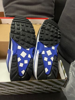 Nike Air Max en blanco y violeta persa