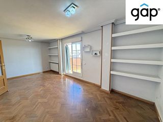 Piso en venta en Los Rosales en Madrid