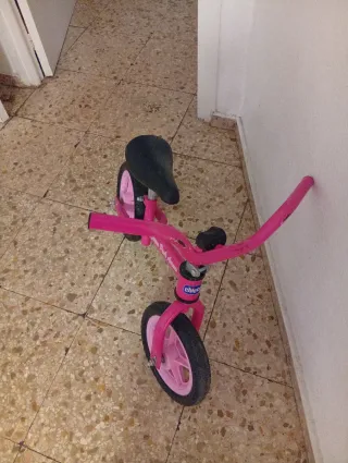Bicicleta infantil sin pedales rosa
