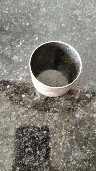 Porta-tovaglioli o bracciale vintage con fiori, in argento?