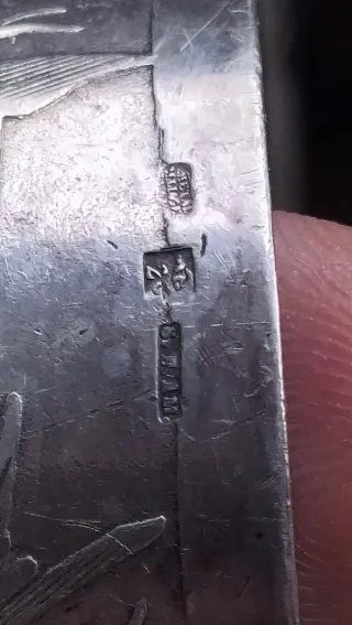 Porta-tovaglioli o bracciale vintage con fiori, in argento?