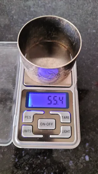 Porta-tovaglioli o bracciale vintage con fiori, in argento?