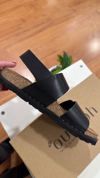 Yokono Sandalias Piel Negra Hebilla Dorada