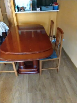 Mesa extensible con 4 sillas