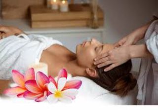 QUIROMASAJISTA TITULADA A DOMICILIO. SOLO MUJERES